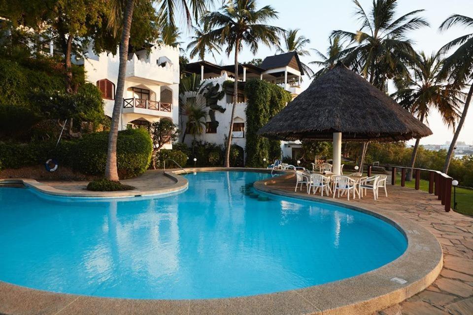 Tamarind Village Hotel Apartments Mombasa Exterior foto